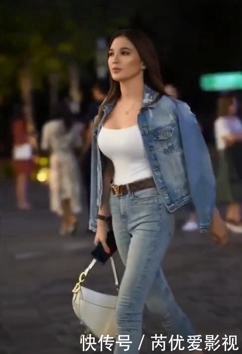 时尚达人一件牛仔夹克穿搭,看上去帅气十足