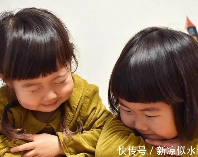 小m|人类幼崽有多可爱?这坑娃的妈给女儿拍了近千张“丑照”