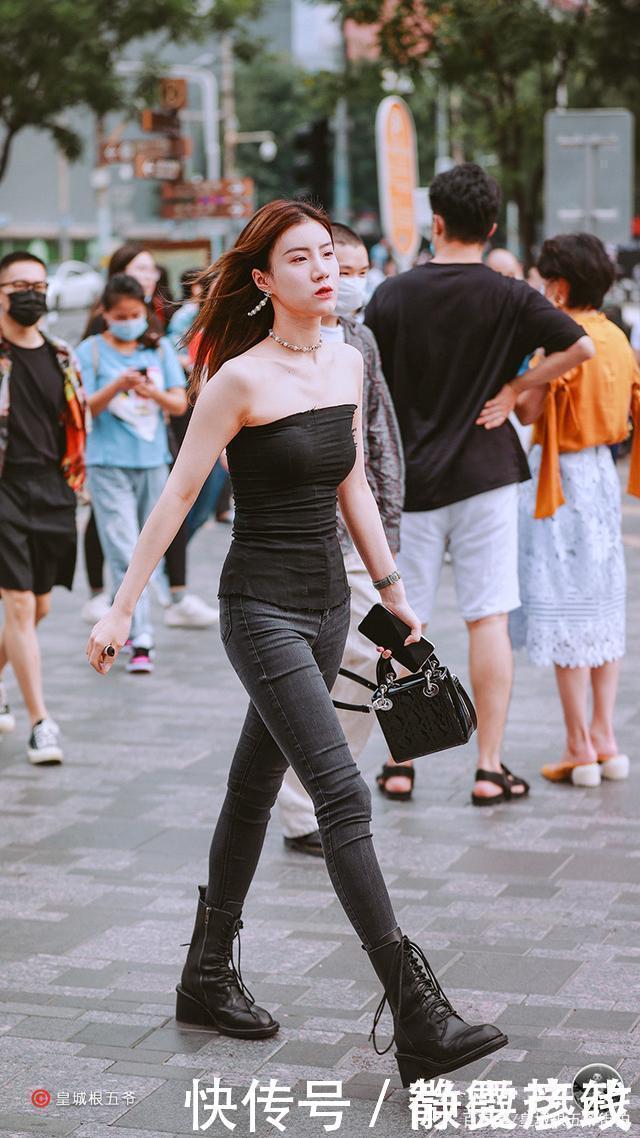 街拍学习穿衣搭配的技巧，用好看的服装来装扮自己