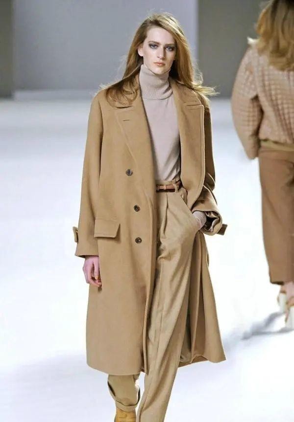 高贵 跟着欧美流行色走,搭配大衣不会出错,让你时髦整个秋冬