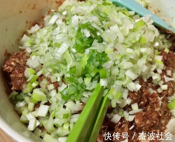 包子|调肉馅有窍门,多加“一水一油”,鲜嫩香味足,包饺子包子都好吃