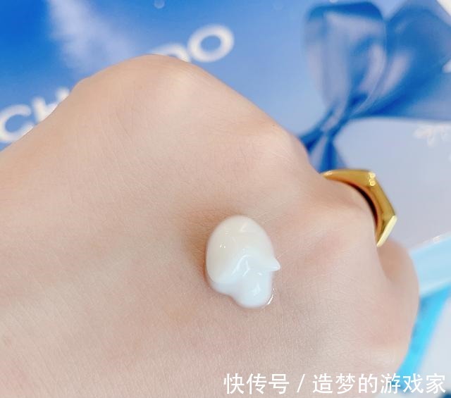 套装 自然堂护肤套装,有珍贵植物加持,尽享全新补水体验!