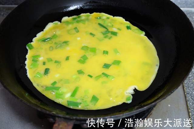 步骤|馒头也能做披萨，步骤简单，香软拉丝，10分钟就能搞定