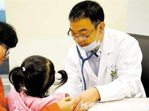 宝宝|1岁女儿喝了一口502胶水,妈妈吓得不知所措,奶奶一招解决问题