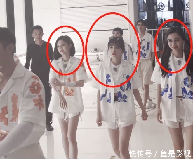 杨颖 《奔跑吧》宋雨琦吴宣仪走前排,杨颖走后排,雨琦的表情让人意外