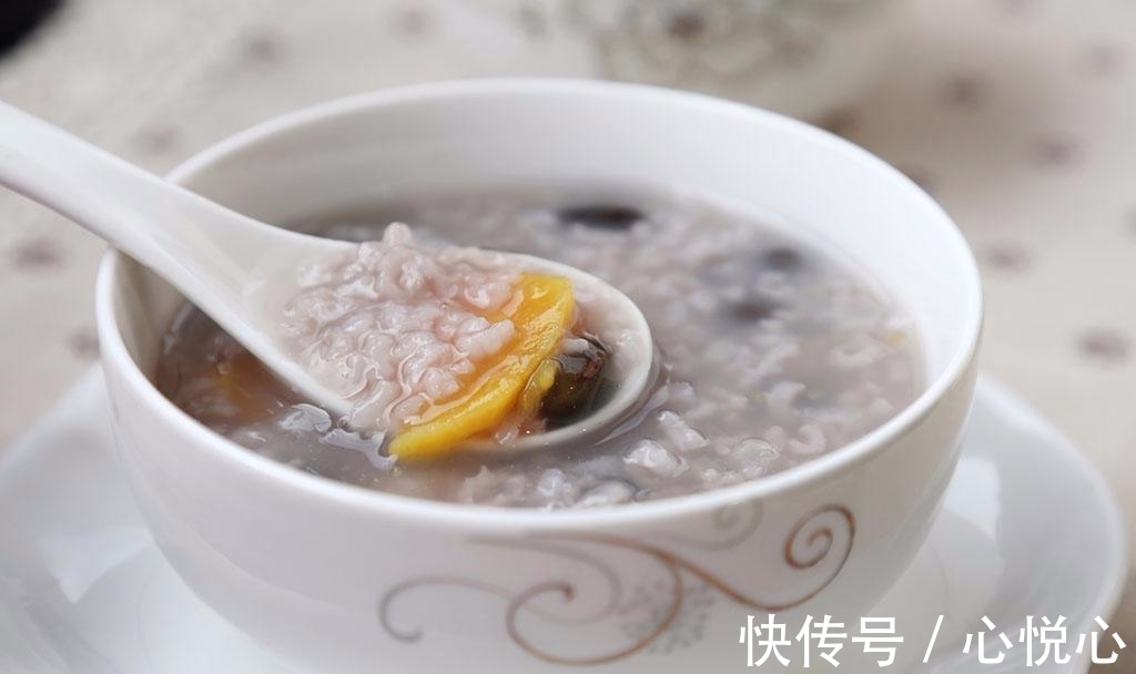 膝盖|十个鹌鹑蛋配韭菜,膝盖不疼不肿,滑膜炎积液也消了,不妨一试!