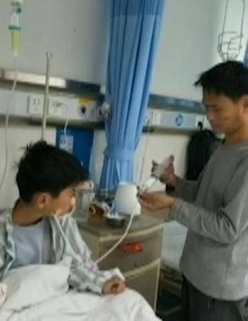 君君|12岁男孩患罕见病无法吞咽,爸爸哥哥有一个愿望
