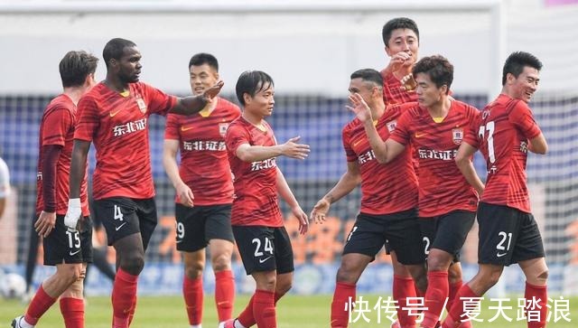 郝伟神|3连平!郝伟神换人,德尔加多拯救球队,中超冠军51分收官