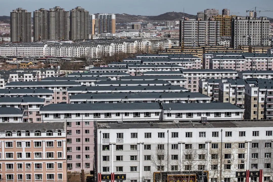 萨满舞|新藏靠边站!这个5w买房10w住别墅的小城,才是打工人的诗与远方