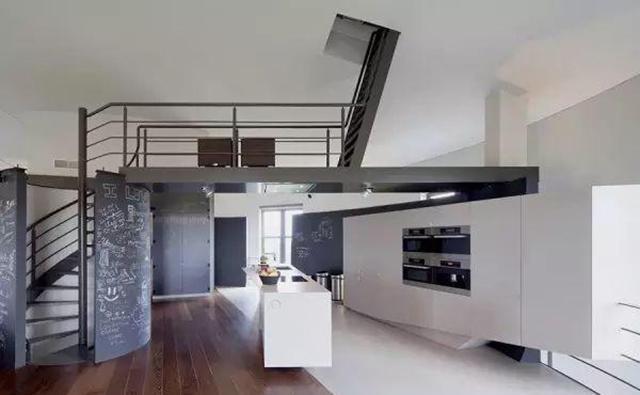 小伙花30万买下破水塔,被人嘲笑也不恼,爆改全景房竟值1500万