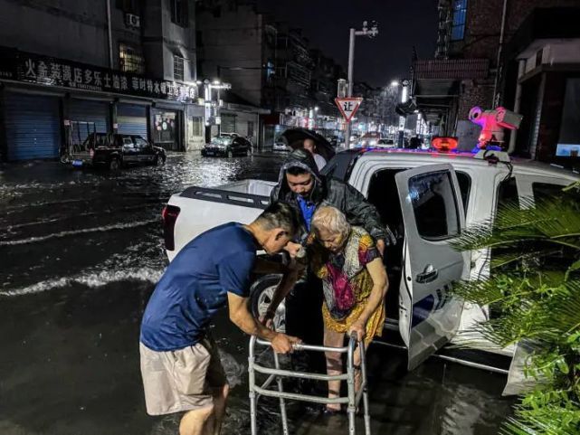 乡镇|昨晚强降雨致湖州多个乡镇积水严重 多地夜晚紧急救援