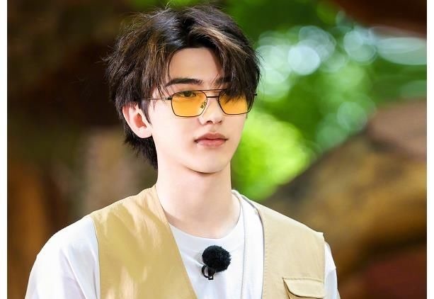 5大綜藝勢力榜排名揭曉，頂流藝人難撐數(shù)據(jù)，00后愛豆后來居上