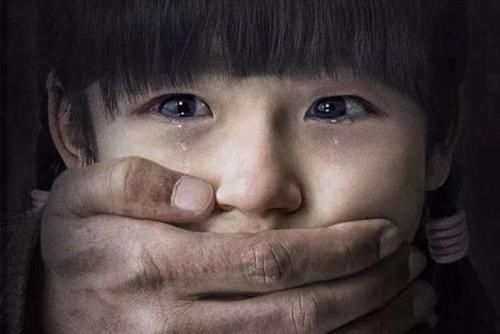 艾莎公主|5岁孩子被人贩子拐走,一小时后找到,父母差点不认识,多亏了鞋