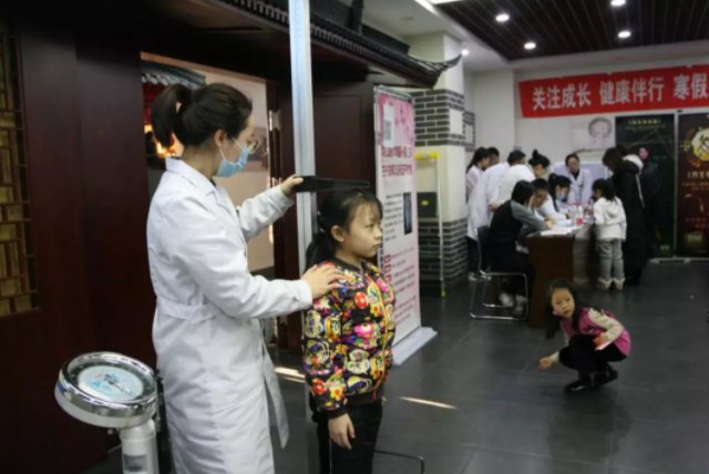 生长素|孩子身高矮小 切勿笃信“有的孩子晚长”