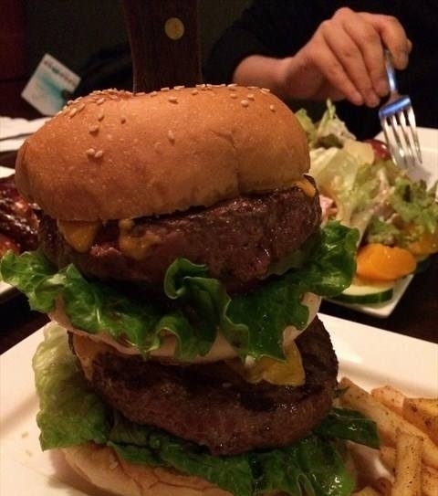 外国|外国的汉堡罐头,保质期成最大亮点,网友应该在包装上加上一句话