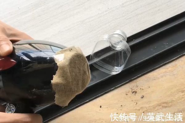 一生|在门口放一个塑料瓶,解决了家家户户的难题,学会受用一生!