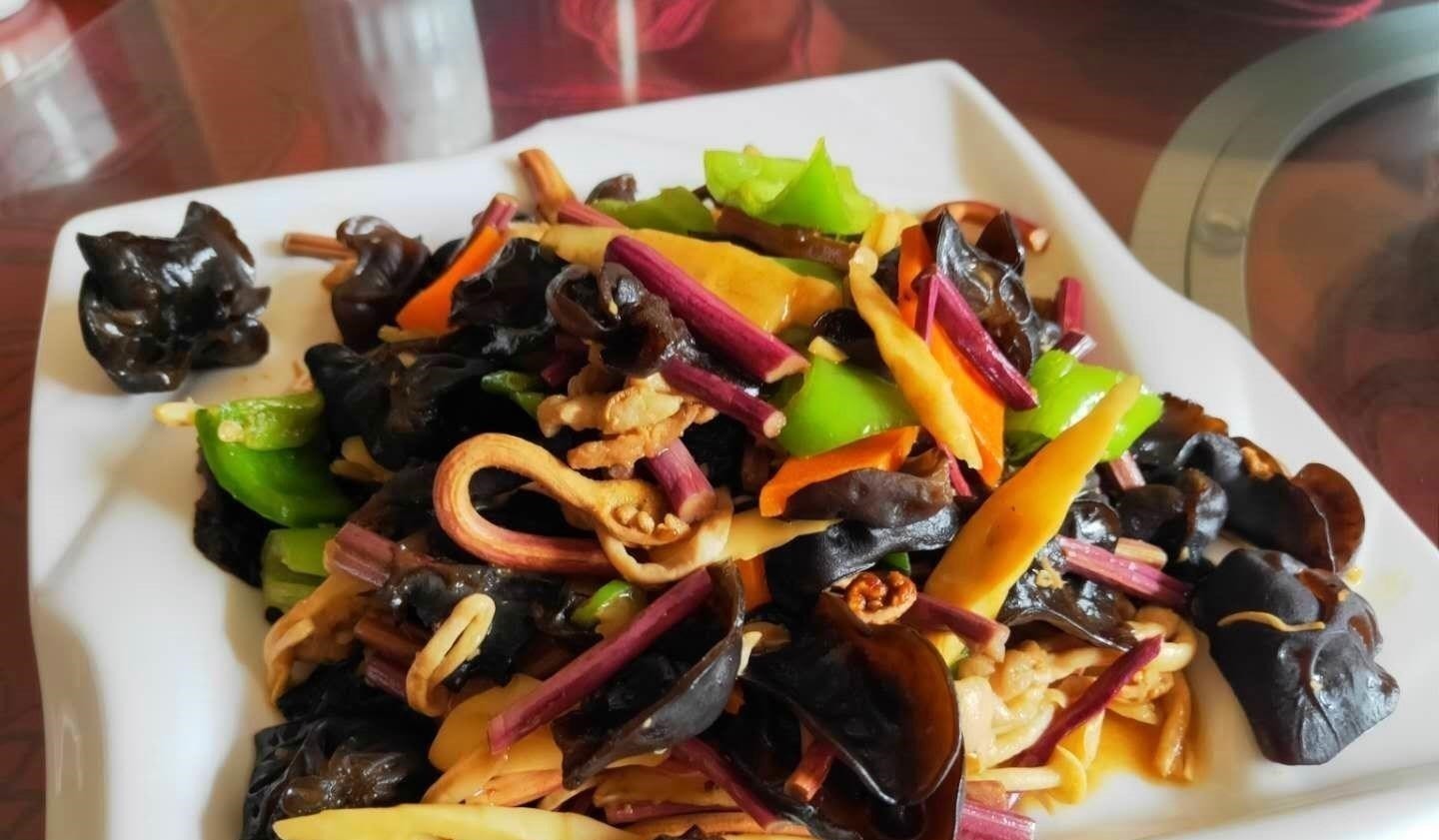 假期，请南方同学吃饭，10个人8道菜，同学北方菜都这么硬吗