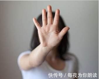 青春期|女孩来“初潮”浑然不知，女子暖心帮助获赞无数，网友暖心阿姨