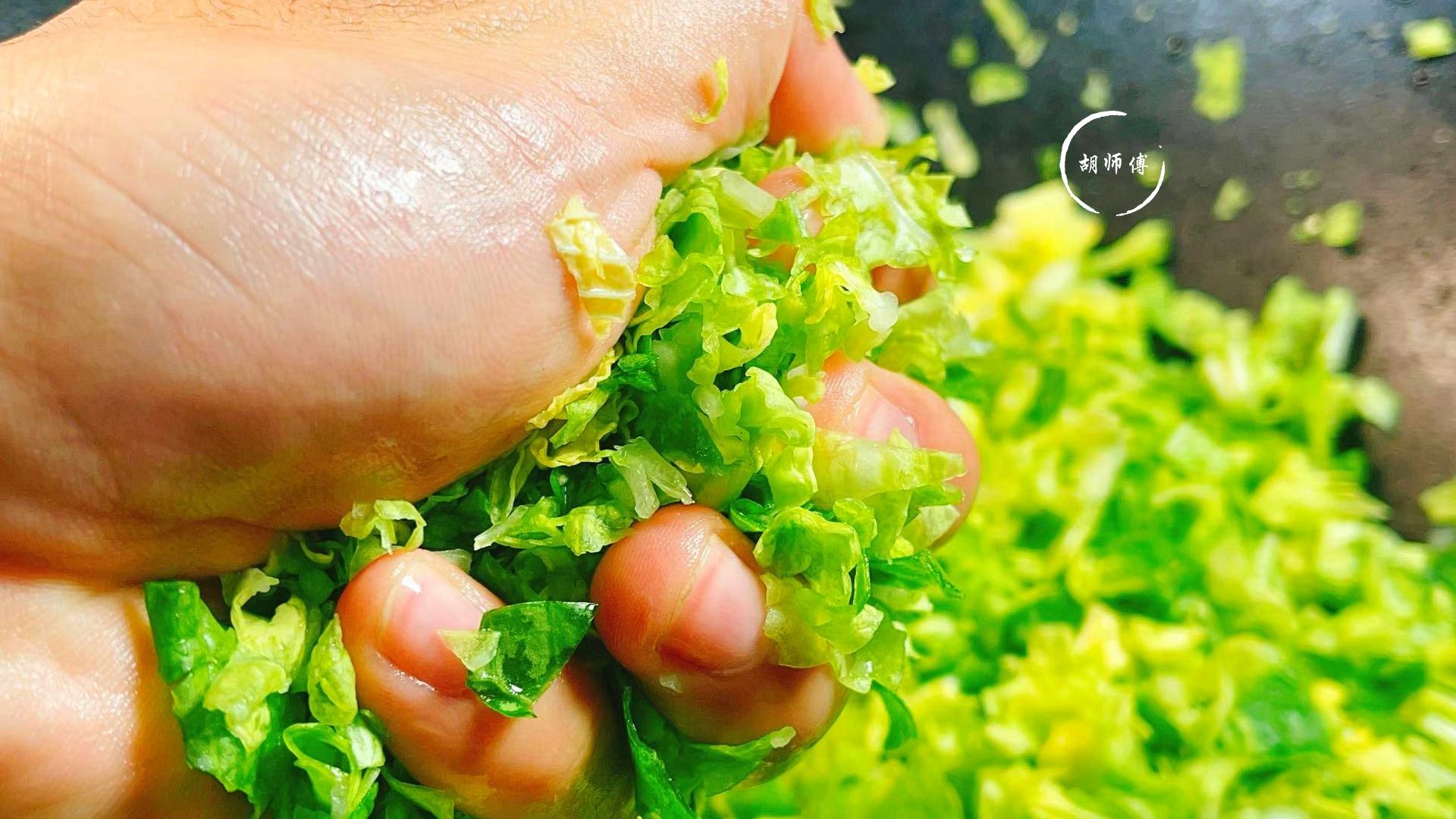 调白菜饺子用盐杀,难怪不好吃!教您饺子店不外传的做法,特好吃