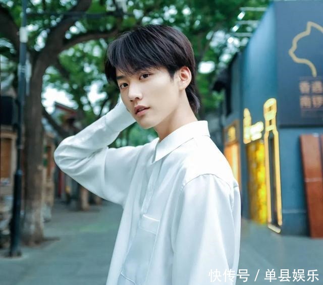 创造营2021|太惨了!《创4》周柯宇崴脚受伤不能跳舞,恐影响总决赛舞台发挥