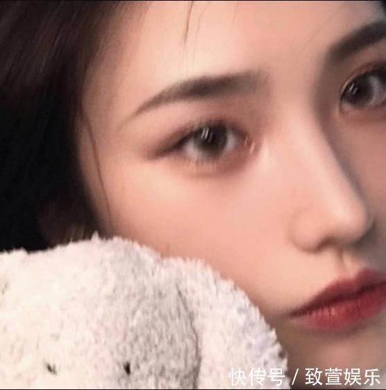 闺蜜|脸上这“3地方”凸起的女生,是标准“樱花脸”,全中闺蜜都嫉妒