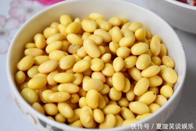 打豆浆时，黄豆只用水泡就错了，大厨教你一招，豆浆又香又好喝