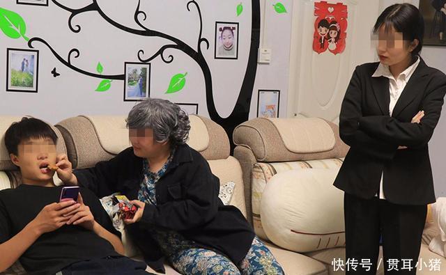 护娃|“小孩子喝你一口饮料怎么了”,奶奶无理护娃,女孩:我有肺结核