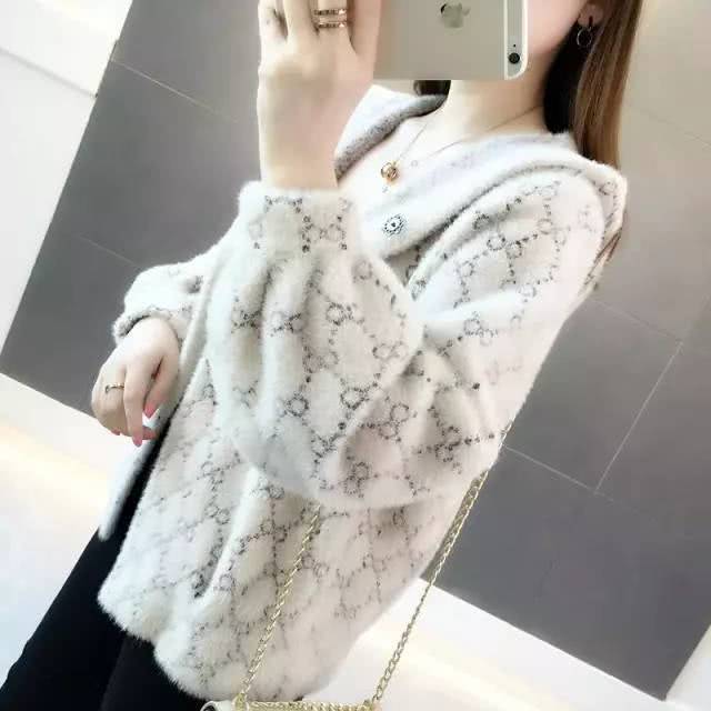 外套 女人再漂亮,出门别大衣配裙子,瞧今年主流貂绒外套,洋气忒保暖