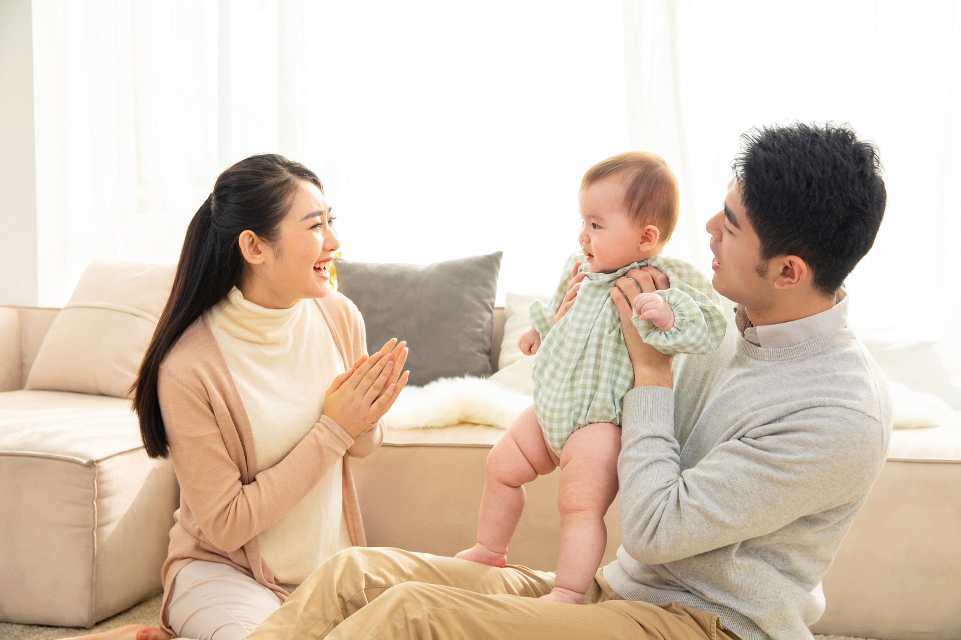 发育|“一月睡二月哭三月笑”，宝宝发育有规律，聪明妈妈巧应对