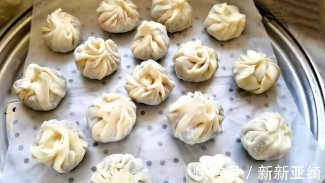 夏天,遇到此菜别手软,1元一斤,维C是土豆6倍,用来蒸包子最香