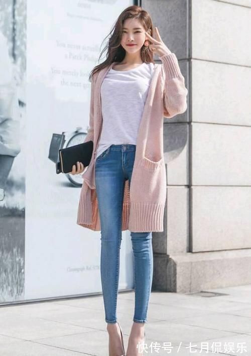 模特 美女模特:时尚牛仔裤简约穿搭,美的出众!