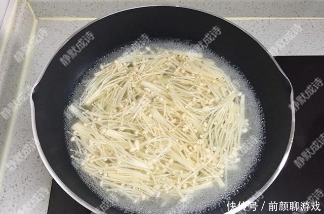 宅在家,我隔三差五做此菜,下饭又过瘾,还不长肉,做法超简单