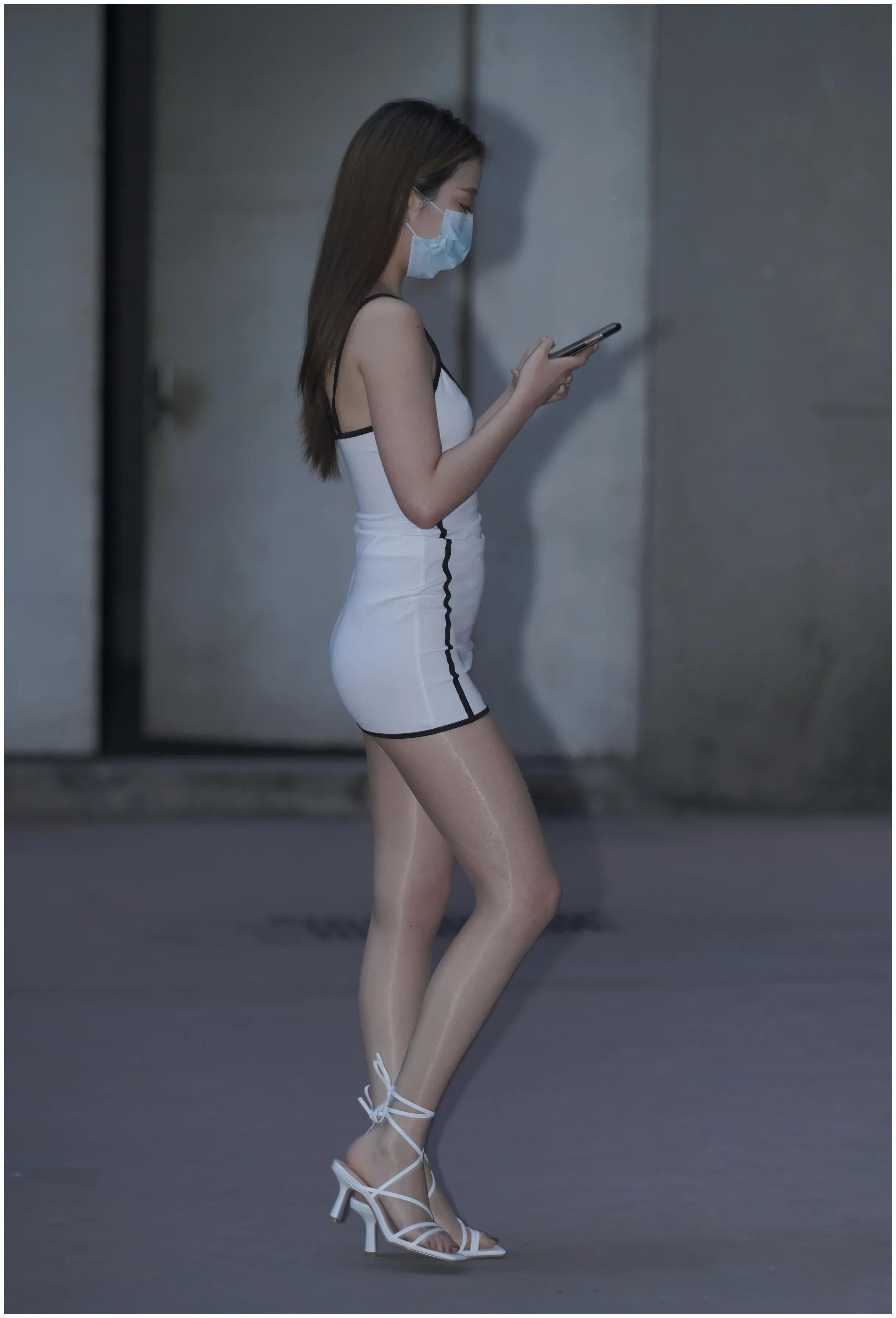 “敷腿膜”打底马油袜