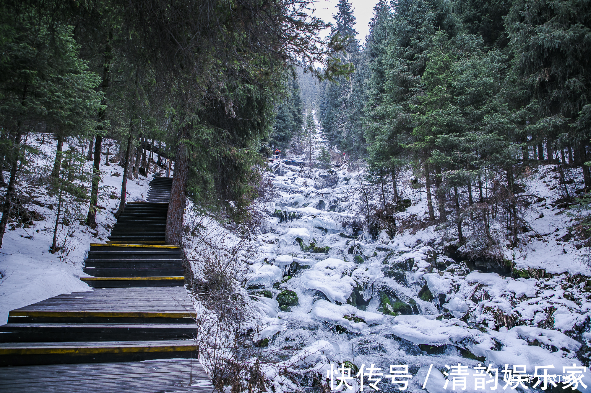 博格达峰|大美新疆！雪后初霁，天山天池壮美如画，博格达峰现罕见奇特景观