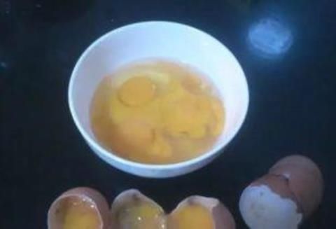 渔翁|蚯蚓钓鱼已成过去,老渔翁教你只要2个蛋,半天就能钓90斤