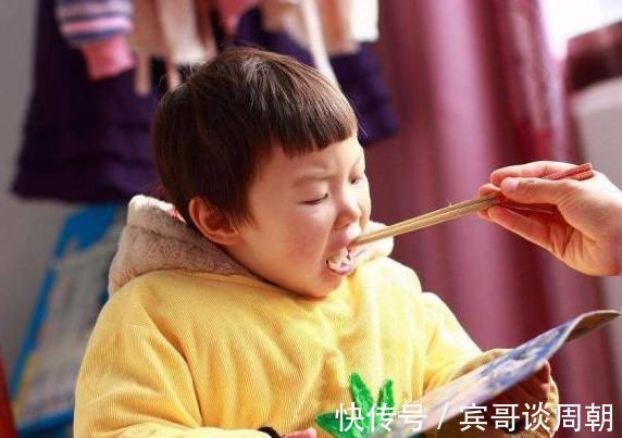 小食品|3种食物堪称积食“加速器”,想要孩子脾胃好,要让娃尽量避免