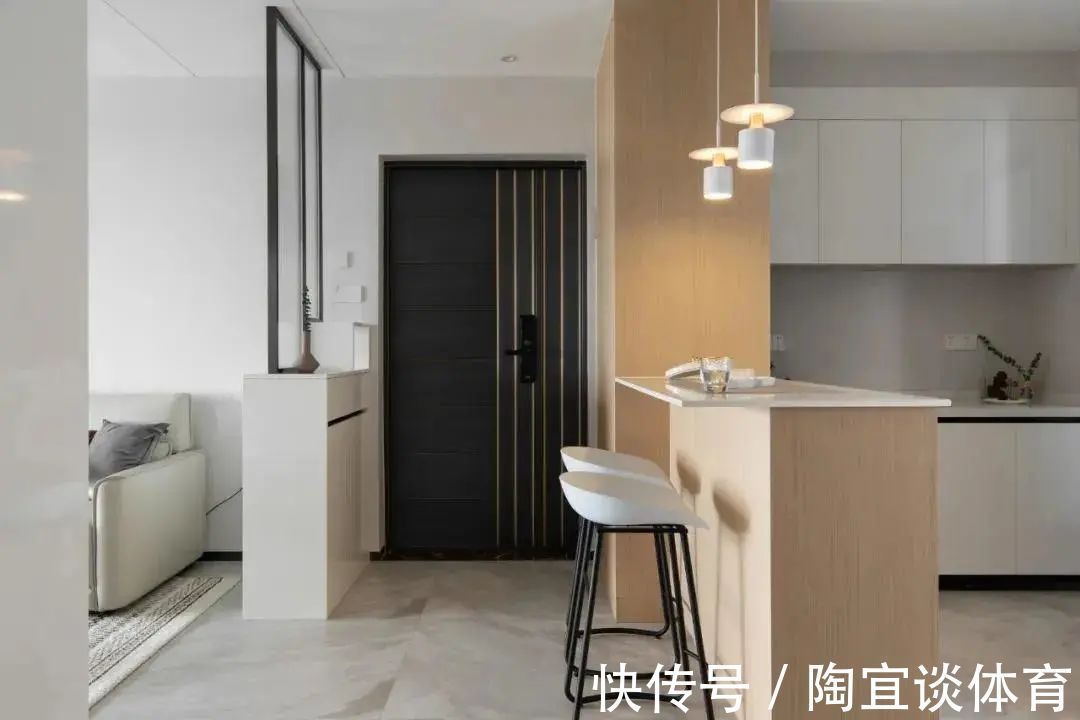 墙面|开门见厅的户型,这样装照样可以有玄关柜,比成品鞋柜更实用美观