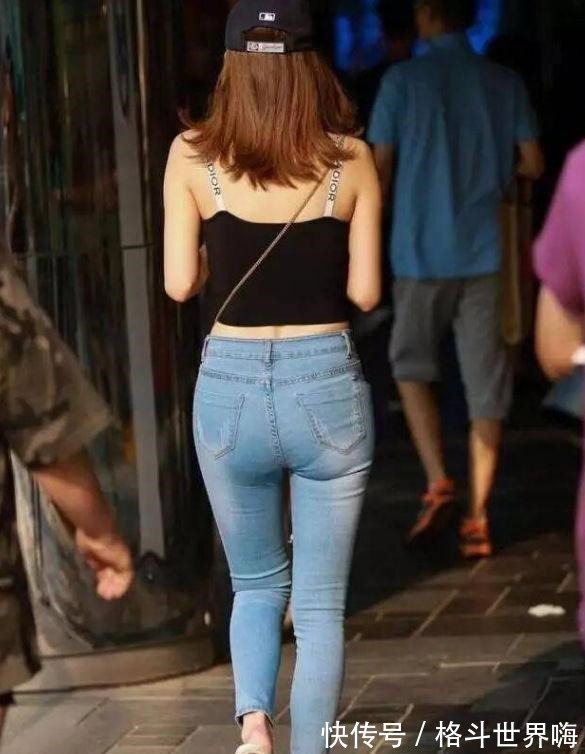 紧身牛仔裤|穿上合适的牛仔裤让你在不知不觉中散发出时尚达人的气场!