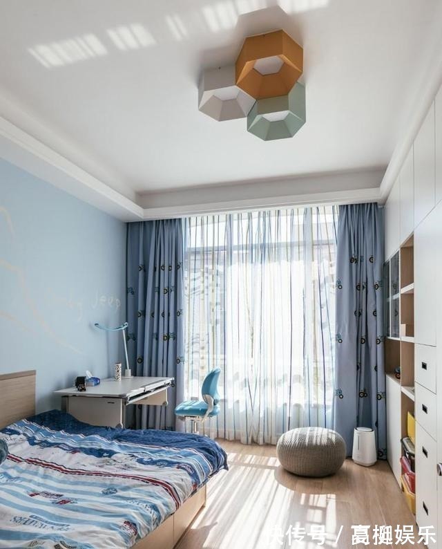 客厅|舍弃“客厅”,不买沙发,进门加隔断,这么装实用极了,晒晒全屋