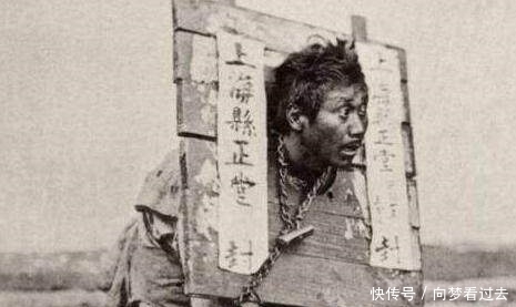 表情|罕见老照片:犯人跪地表情慌张,最后一位是慈禧贴身丫鬟气质佳!