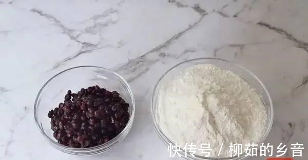 自从学会红豆饼这做法，我家连吃5天了，酥的掉渣孩子抢着吃！