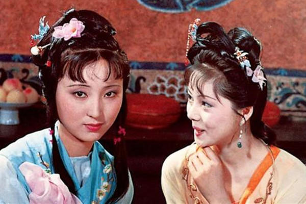 鼓励|贾母鼓励黛玉识文断字,薛宝钗却偷偷让她守拙,惜春:可怕的祖母