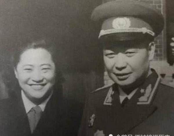 上将|1955年授衔，这个大军区两个副政委，为何一个是上将一个是少将？