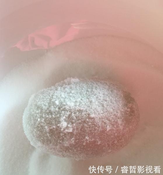 包裹|自制咸鸭蛋想要好吃，偷偷加一点它，蛋黄个个起沙流大油