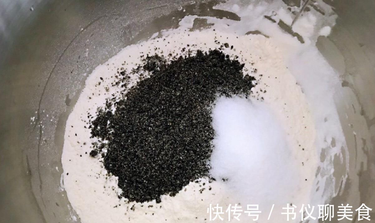 黑豆粉|白发最怕这食材，每天吃点，头发乌黑光泽，白发少了人也精神了