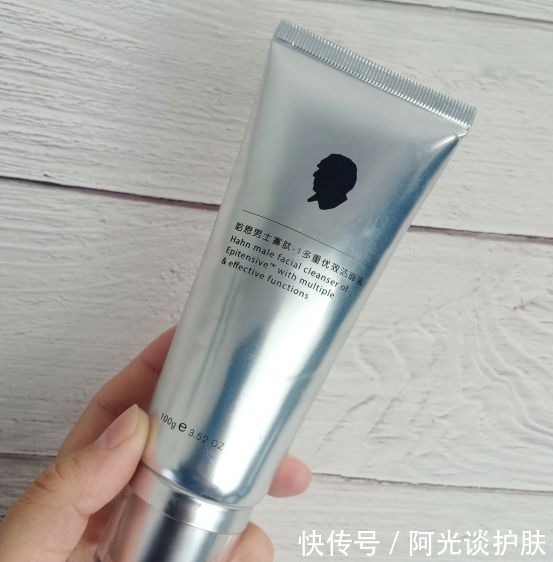 小苏打|挑战全网最好用的洗面奶:洗完皮肤清爽不油腻,值得回购到手软!