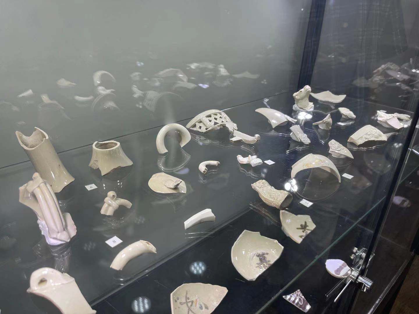 器物|17个独立展柜、333件器物标本，这个展览带你领略定窑魅力！