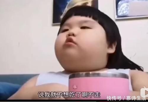 缺德|3岁女童被父母喂成70斤,当成主播挣钱,网友缺德父母