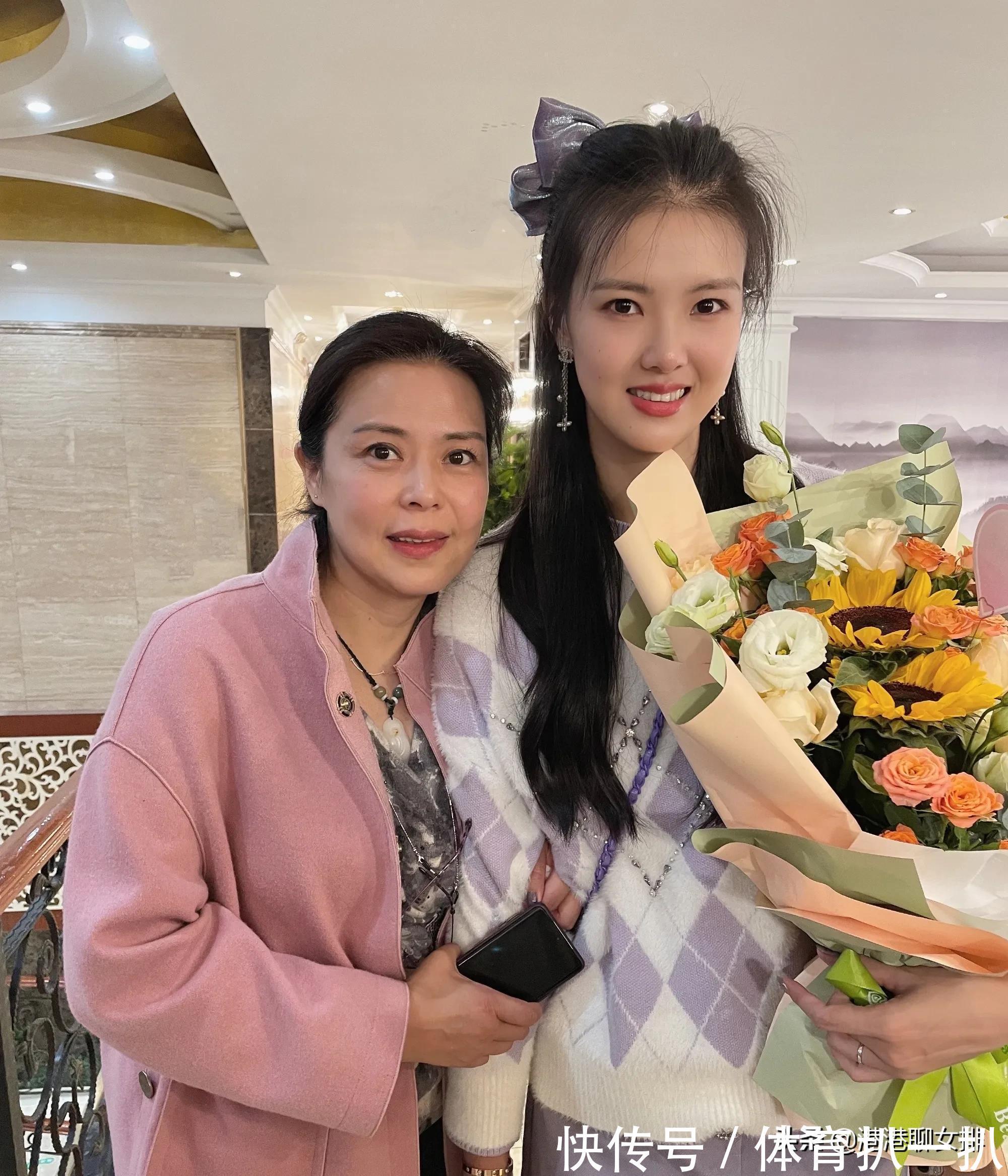 张常宁|张常宁发文庆祝生日,旁边的小孩实力抢镜,球迷:开心之余要努力