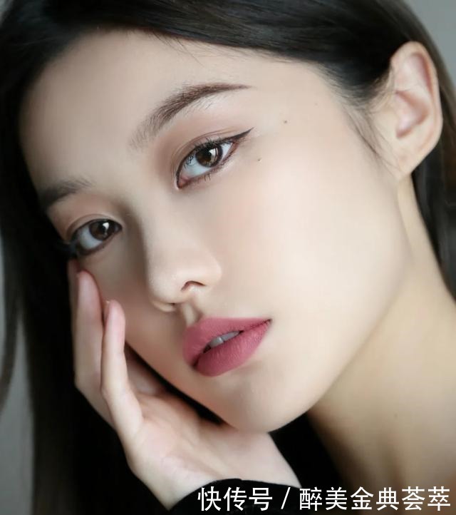 天生“初恋脸”的女生,一般有这几个特征,中两个就不适合浓妆!